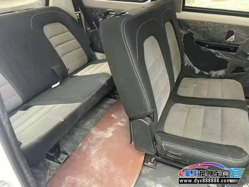 20年五菱五菱宏光S轿车抵押车出售