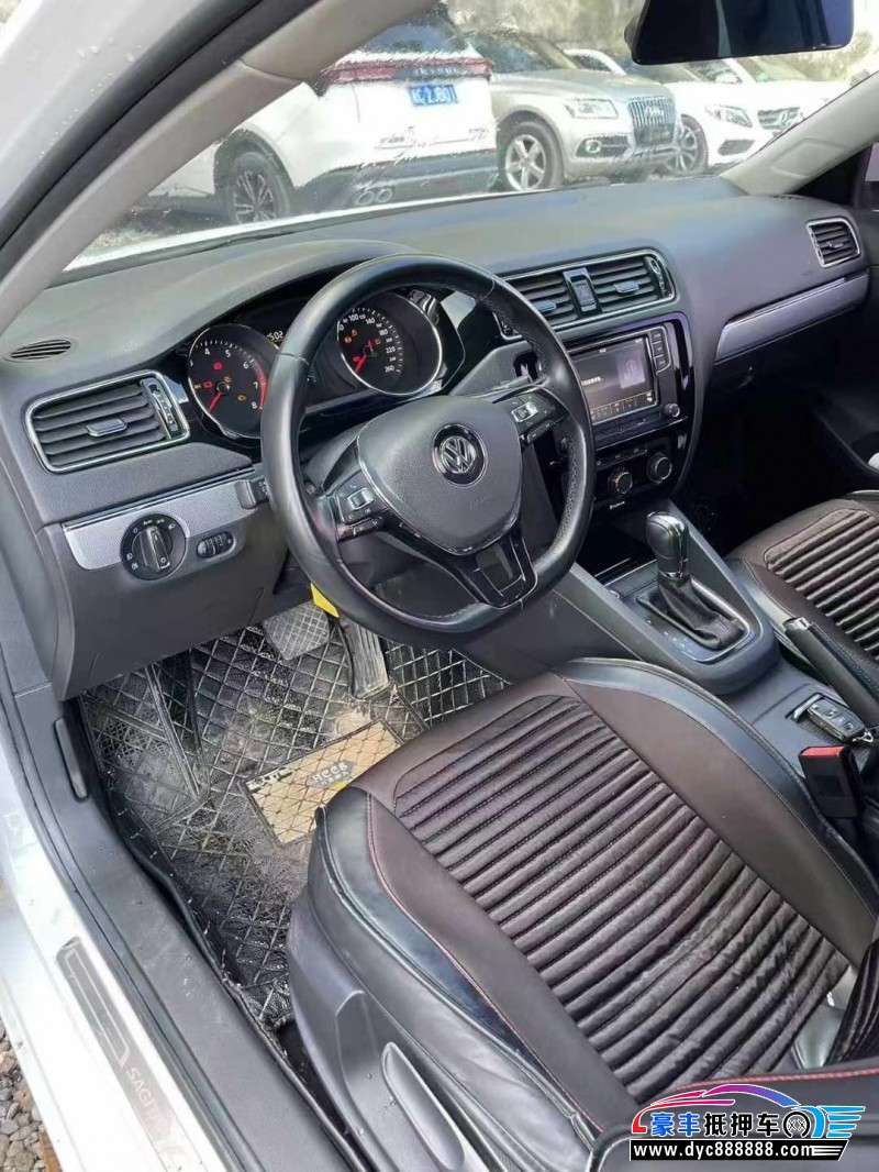 19年大众速腾轿车抵押车出售