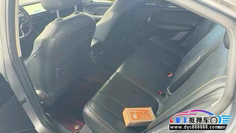 22年荣威i5轿车抵押车出售