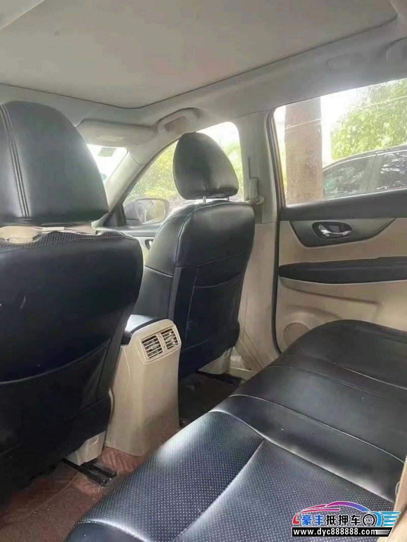 16年日产奇骏轿车抵押车出售