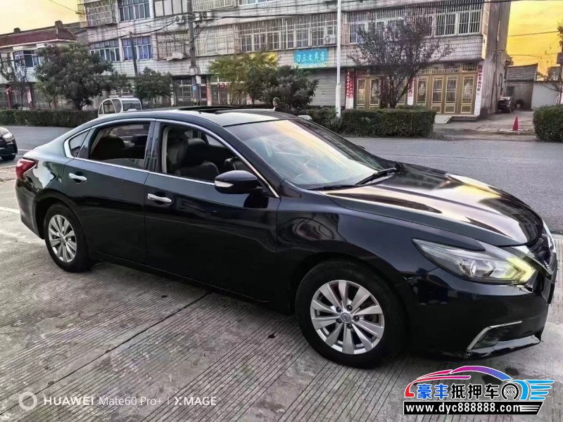 17年日产天籁轿车抵押车出售