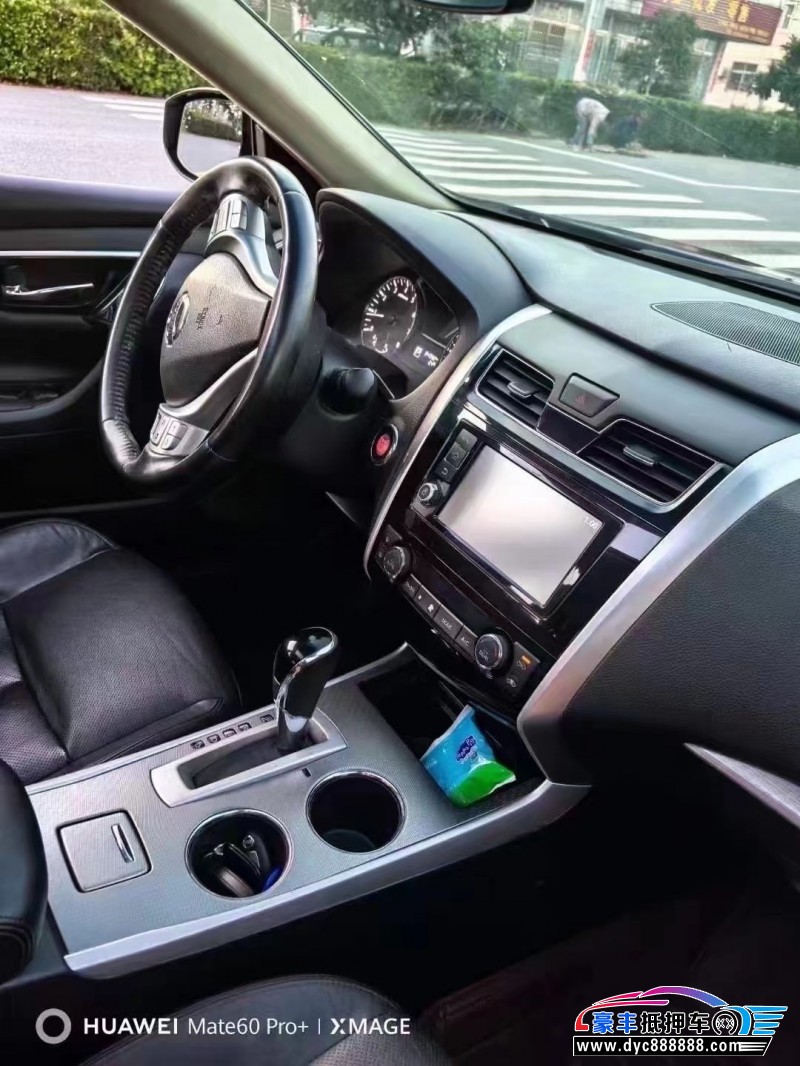 17年日产天籁轿车抵押车出售