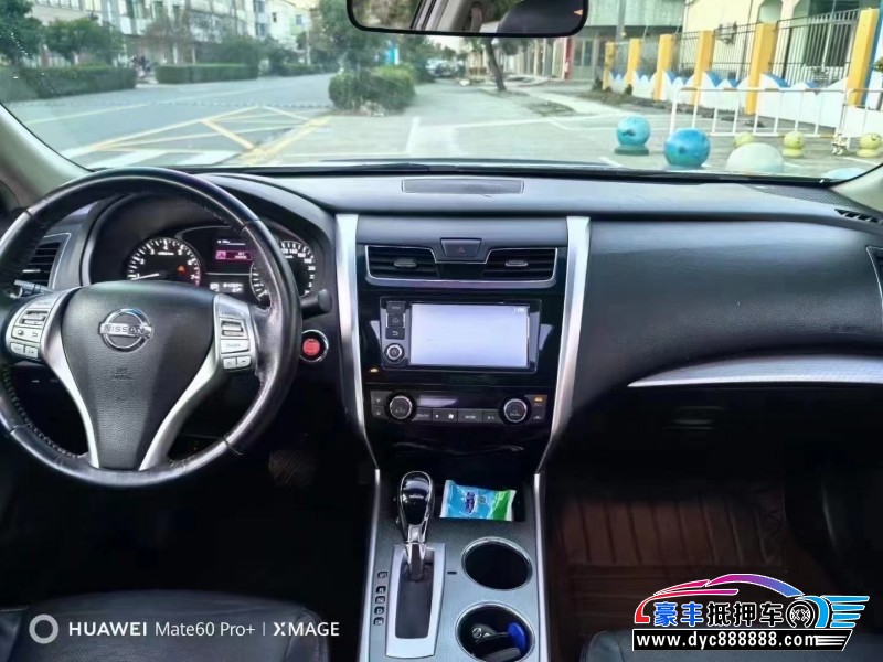 17年日产天籁轿车抵押车出售