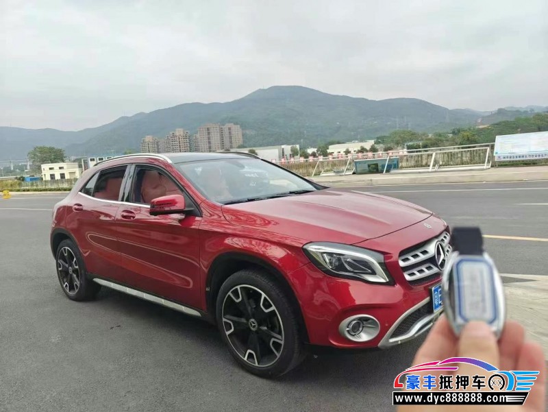 17年奔驰GLA轿车抵押车出售