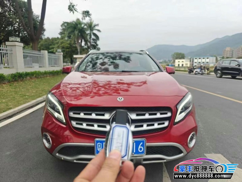 17年奔驰GLA轿车抵押车出售