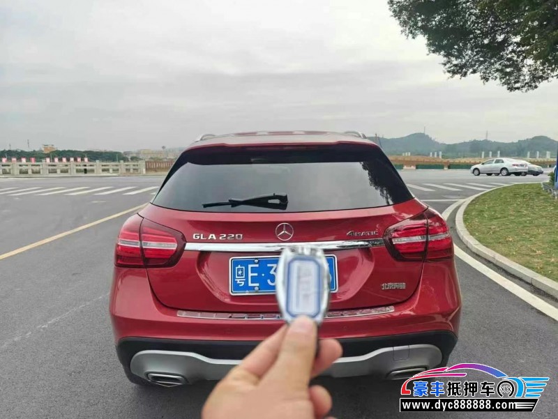 17年奔驰GLA轿车抵押车出售