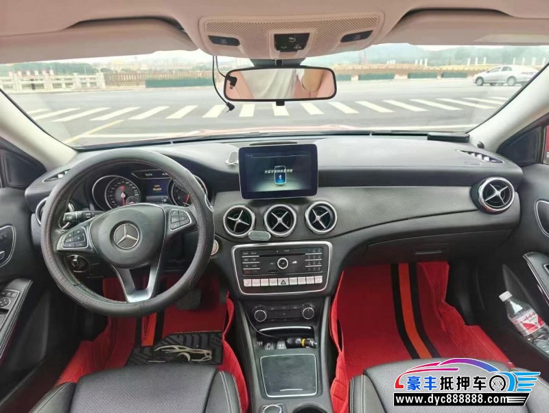 17年奔驰GLA轿车抵押车出售