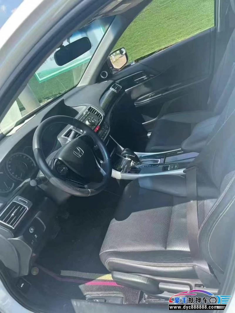 17年本田雅阁轿车抵押车出售