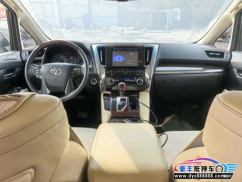 15年丰田埃尔法轿车抵押车出售