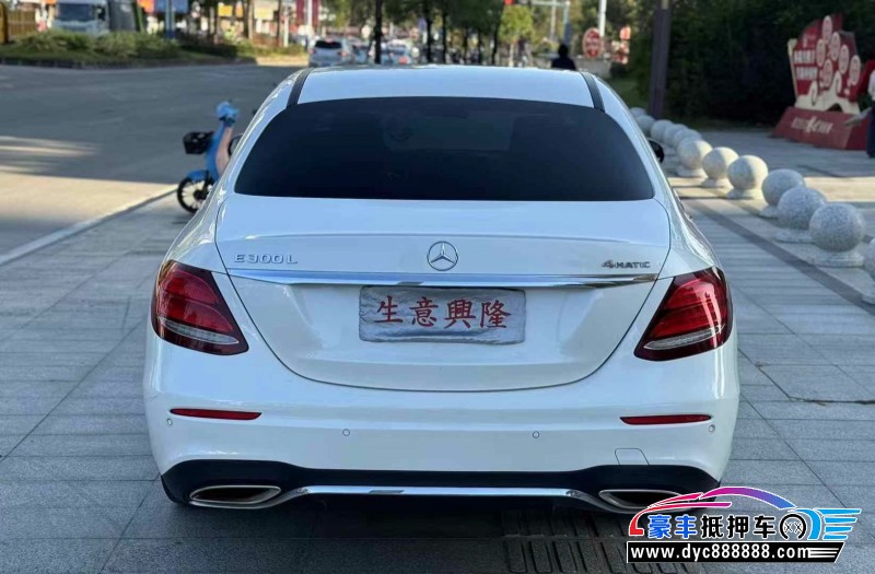 17年奔驰E轿车抵押车出售