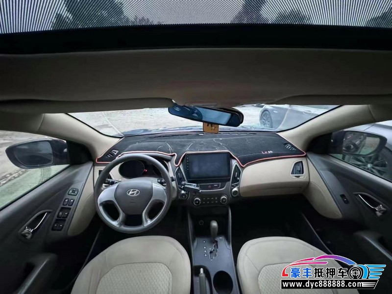 11年现代ix35轿车抵押车出售