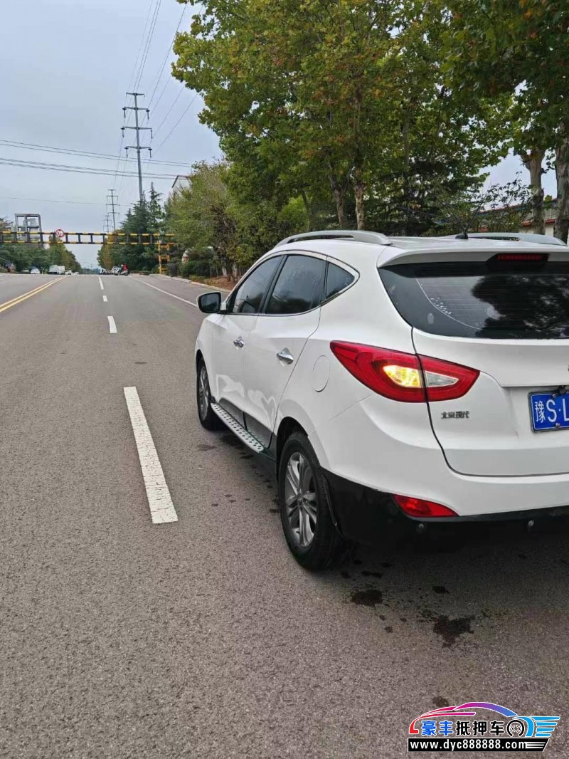 16年现代ix35轿车抵押车出售