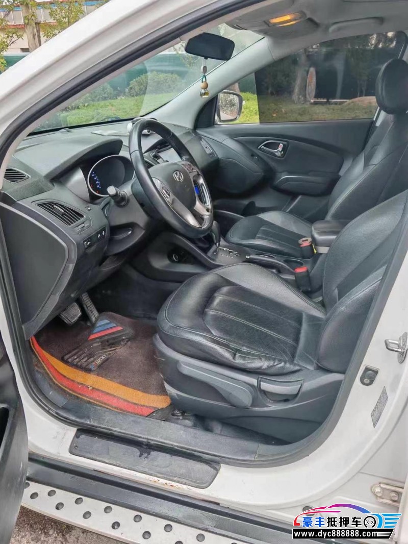 16年现代ix35轿车抵押车出售