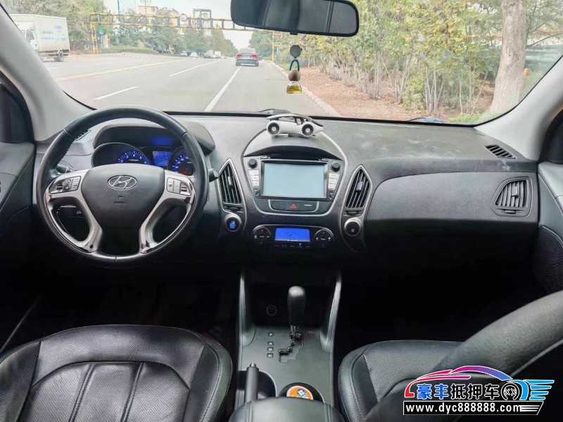 16年现代ix35轿车抵押车出售