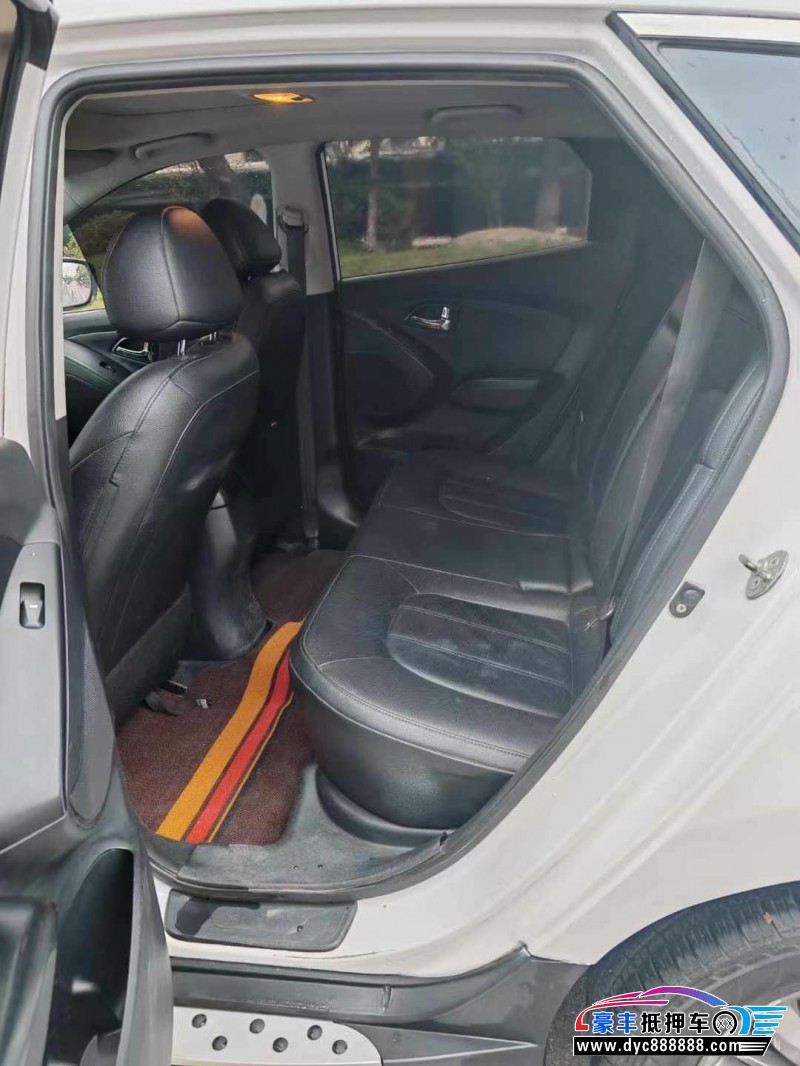 16年现代ix35轿车抵押车出售