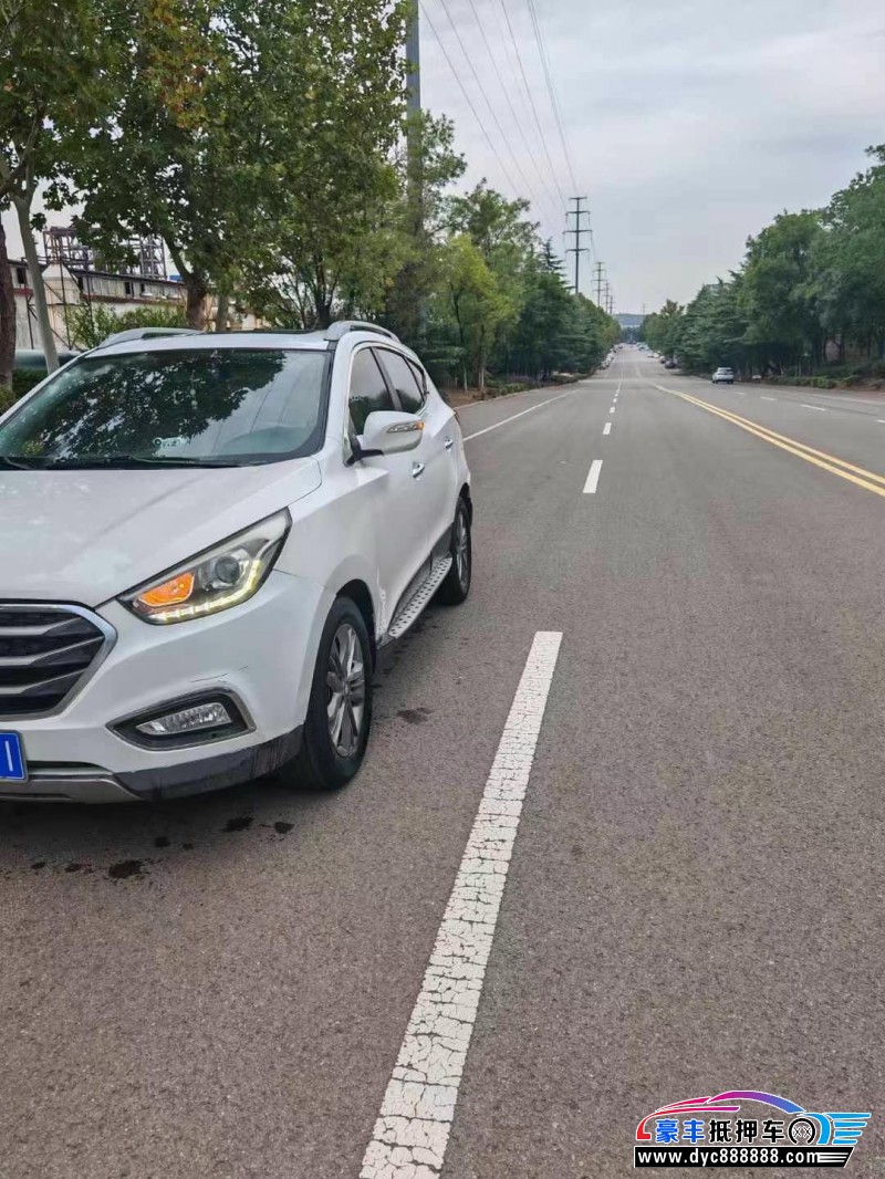 16年现代ix35轿车抵押车出售