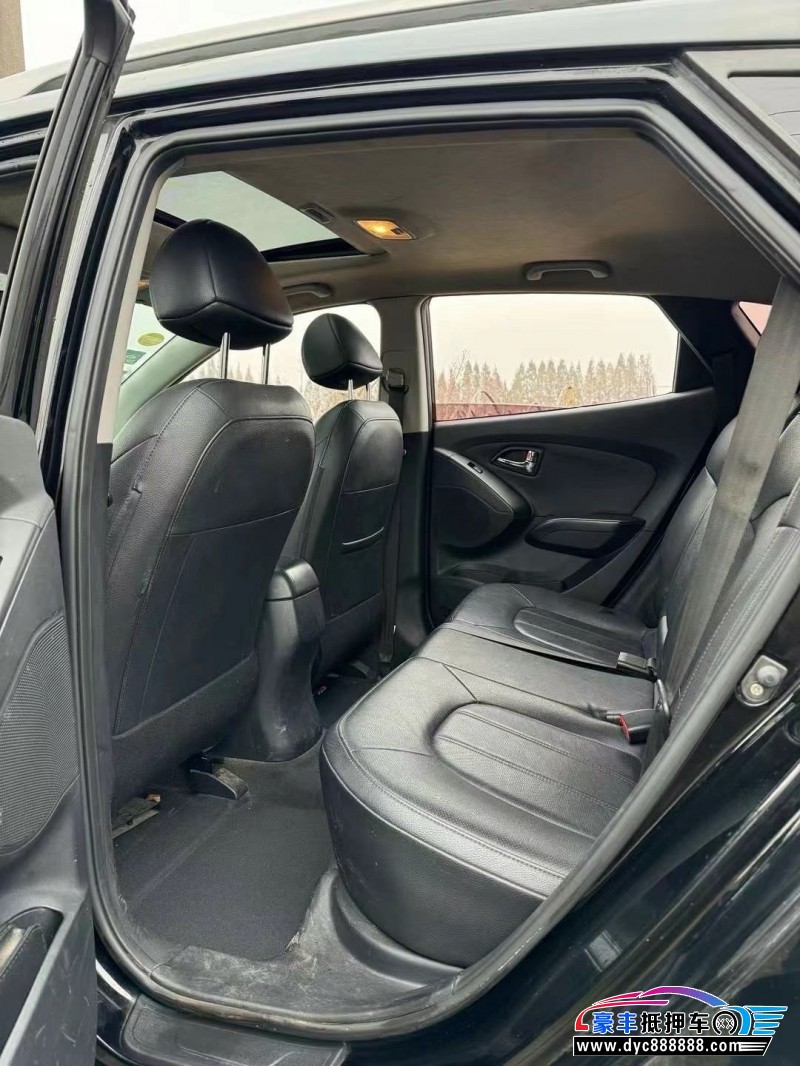 16年现代ix35轿车抵押车出售