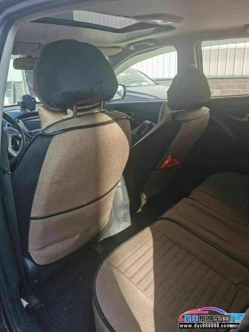 16年现代ix35轿车抵押车出售