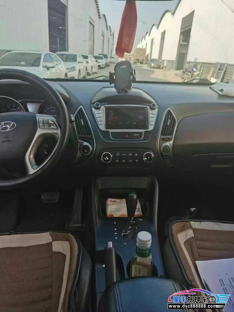 16年现代ix35轿车抵押车出售