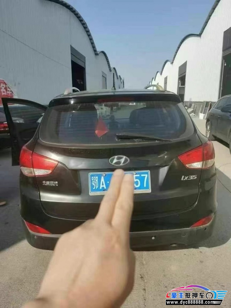 16年现代ix35轿车抵押车出售