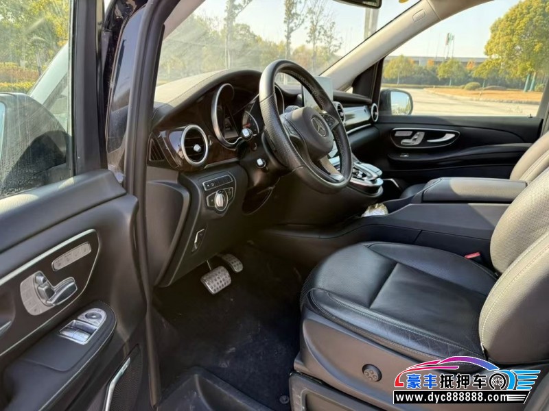 17年奔驰V轿车抵押车出售