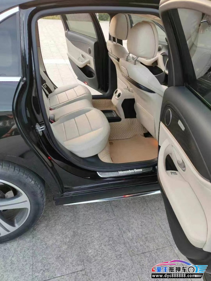 17年奔驰E轿车抵押车出售