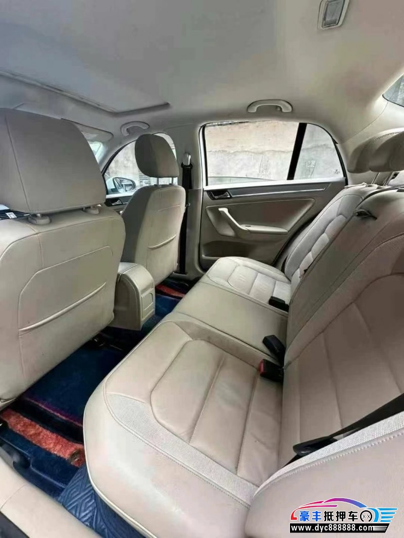 15年大众宝来轿车抵押车出售