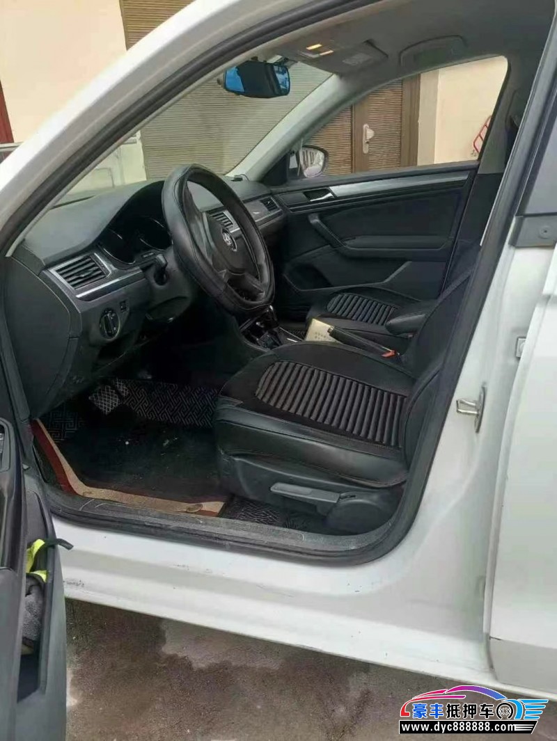 18年大众宝来轿车抵押车出售