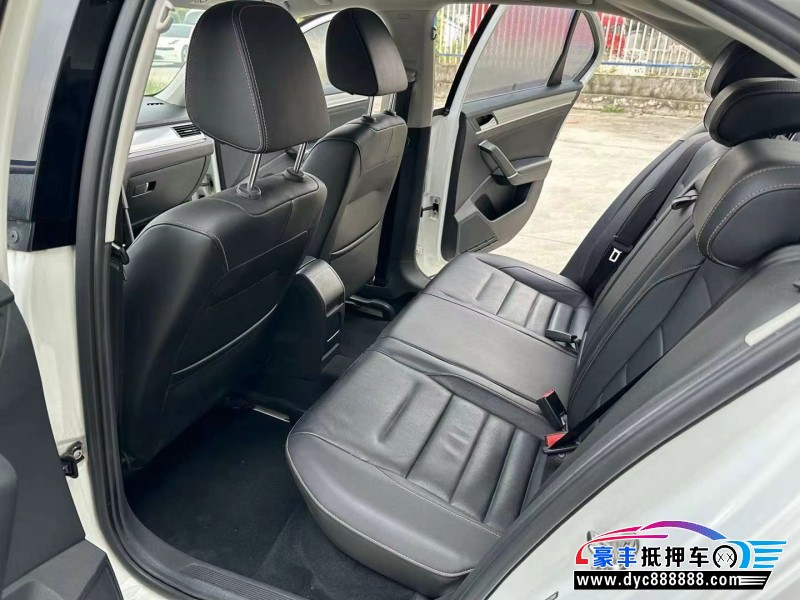 17年大众宝来轿车抵押车出售