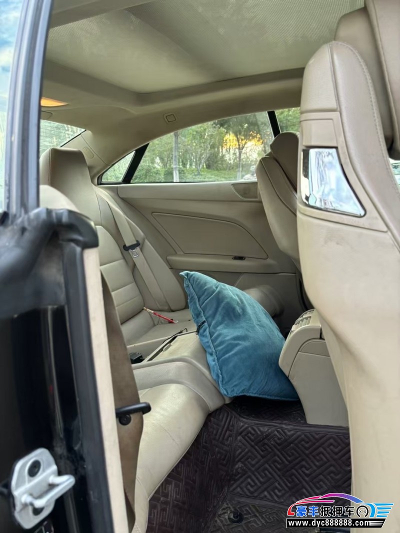 13年奔驰E轿车抵押车出售