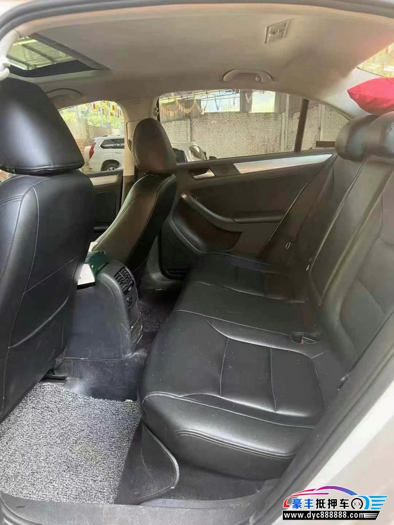 15年大众速腾轿车抵押车出售