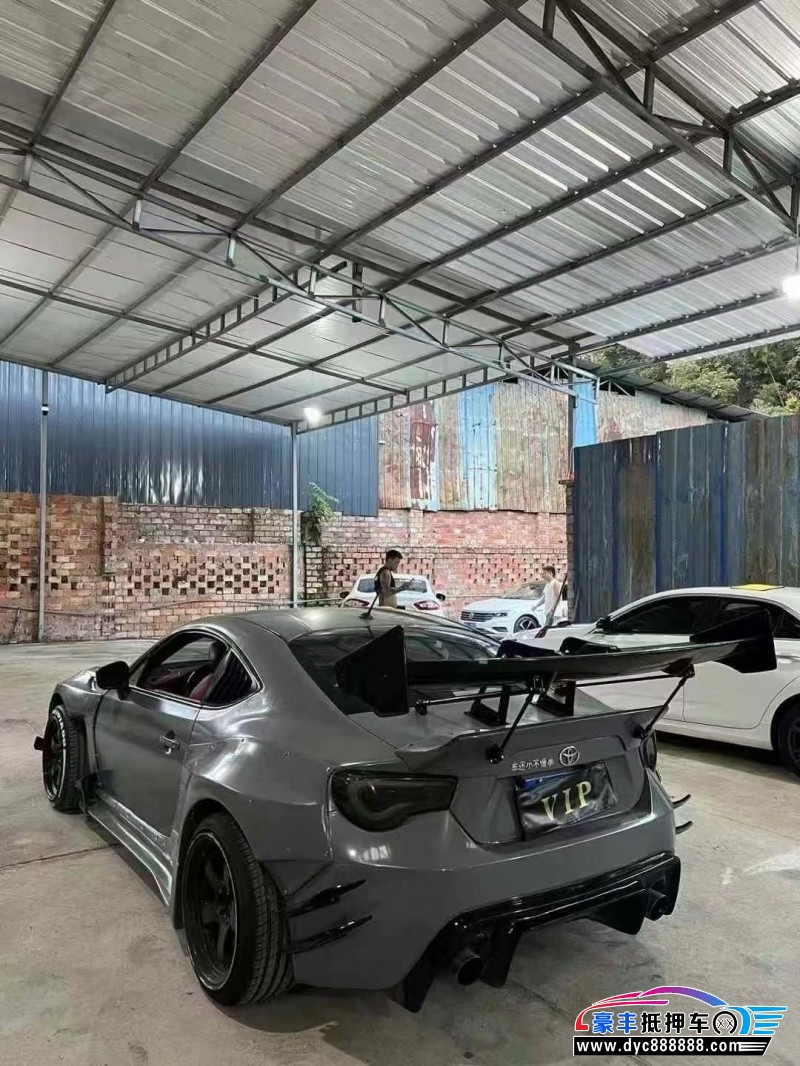 14年丰田86轿车抵押车出售