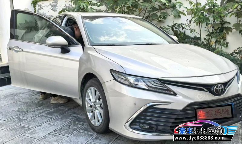 22年丰田凯美瑞轿车抵押车出售