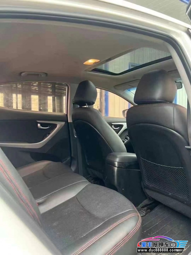 17年现代朗动轿车抵押车出售