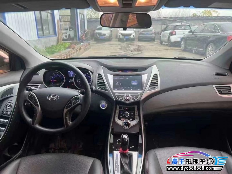 17年现代朗动轿车抵押车出售