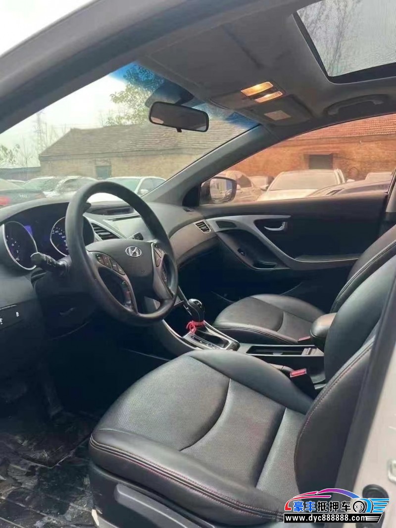 17年现代朗动轿车抵押车出售