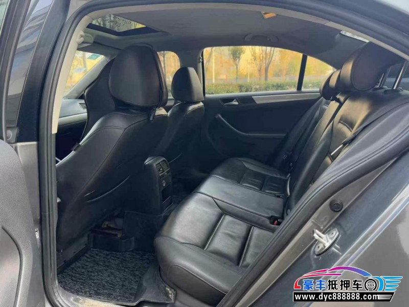 12年大众速腾轿车抵押车出售