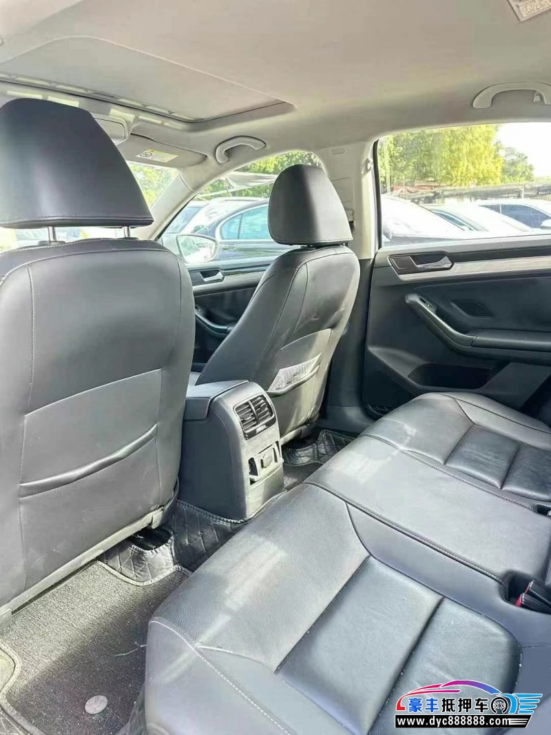 16年大众速腾轿车抵押车出售