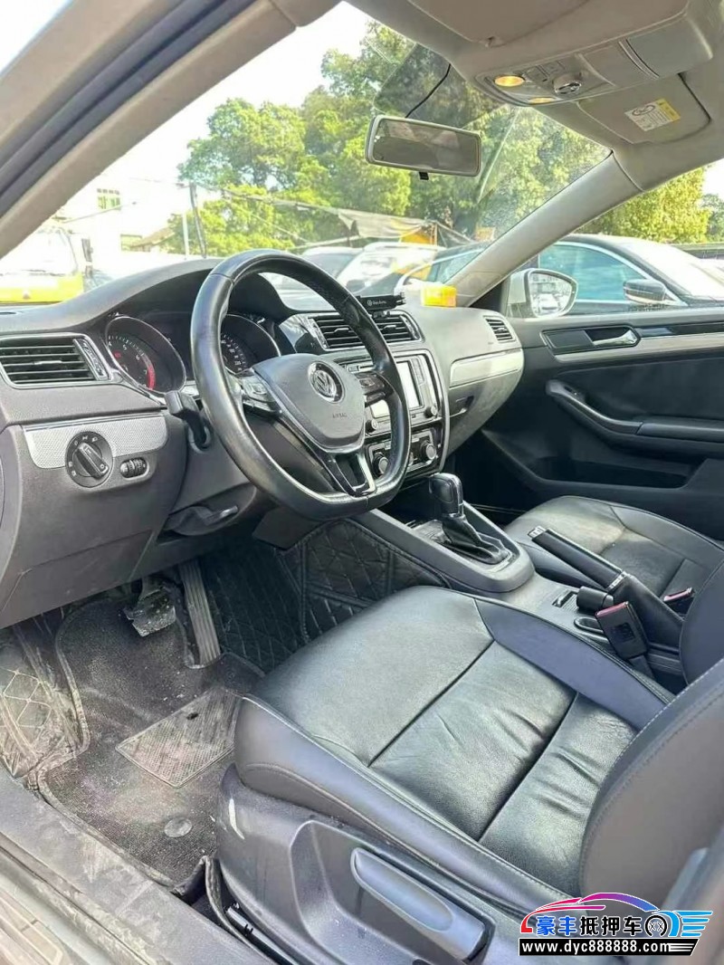 16年大众速腾轿车抵押车出售