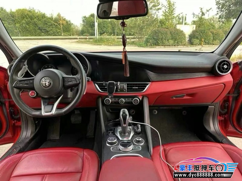 20年阿尔法·罗密欧Giulia轿车抵押车出售