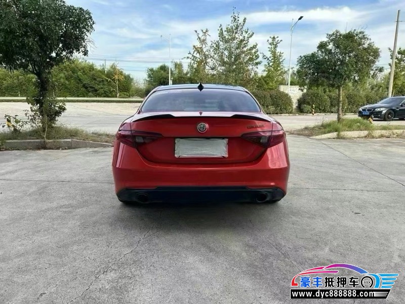 20年阿尔法·罗密欧Giulia轿车抵押车出售