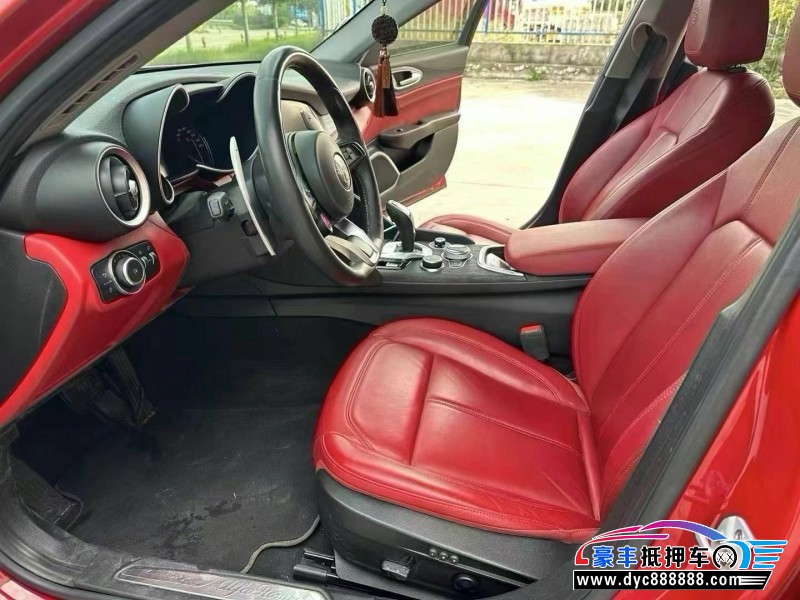 20年阿尔法·罗密欧Giulia轿车抵押车出售