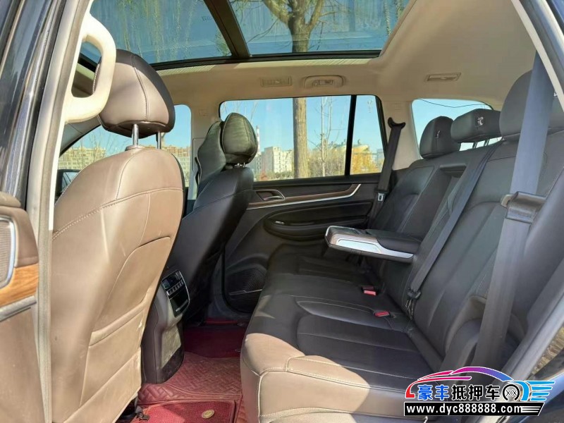 19年荣威RX8轿车抵押车出售