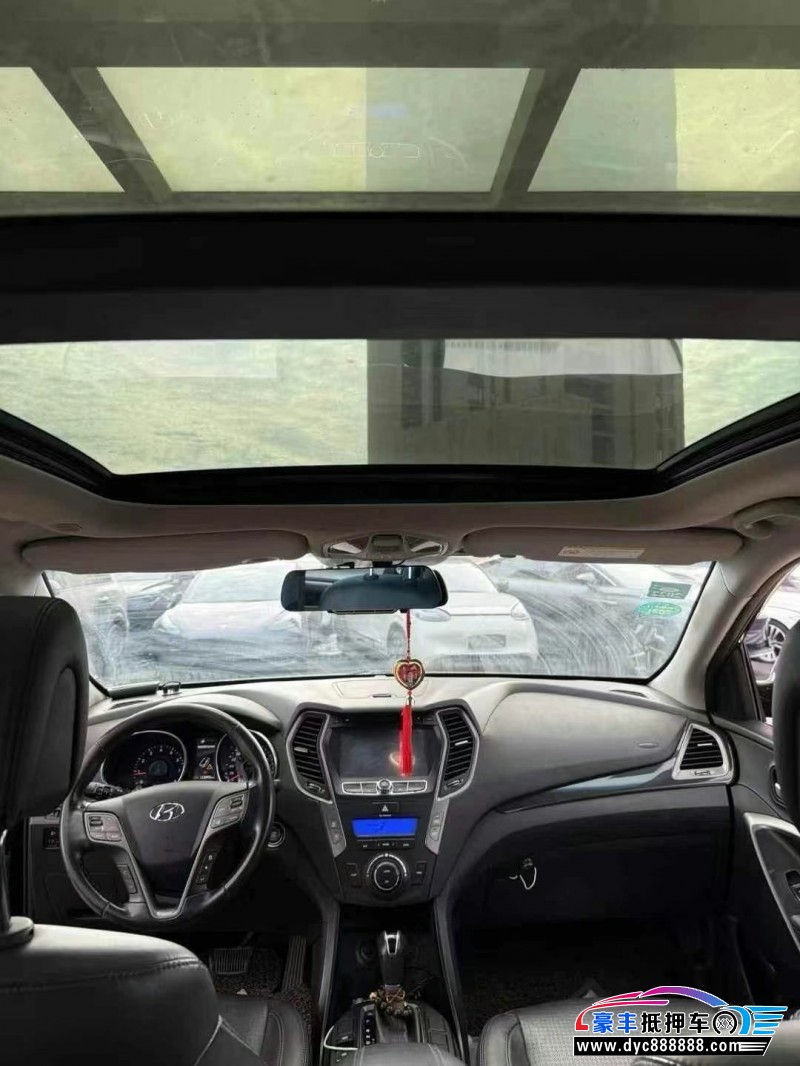 14年现代新胜达轿车抵押车出售