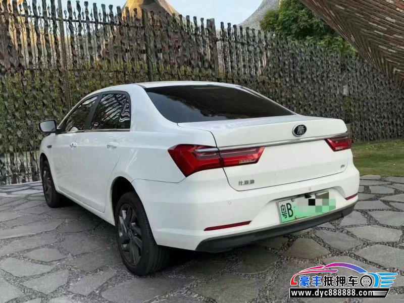 20年比亚迪秦轿车抵押车出售