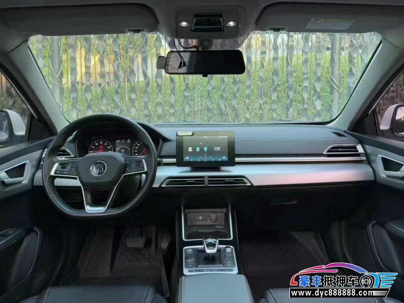 20年比亚迪秦轿车抵押车出售