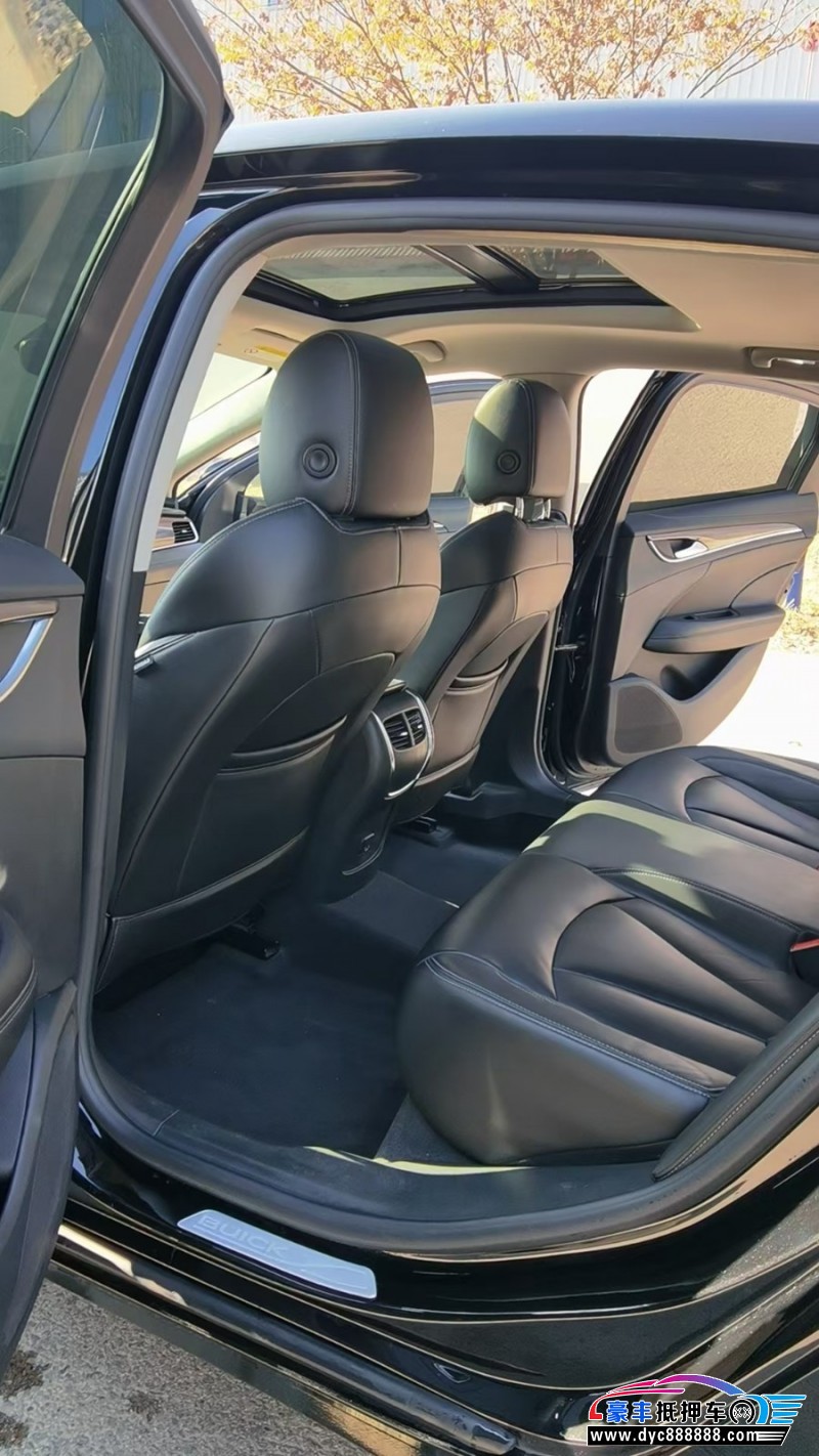 20年别克君越轿车抵押车出售