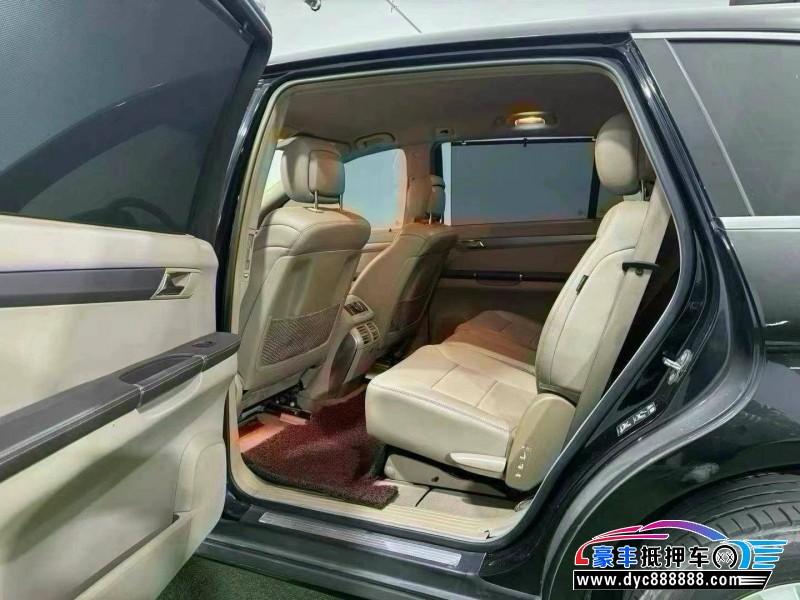 14年奔驰R轿车抵押车出售