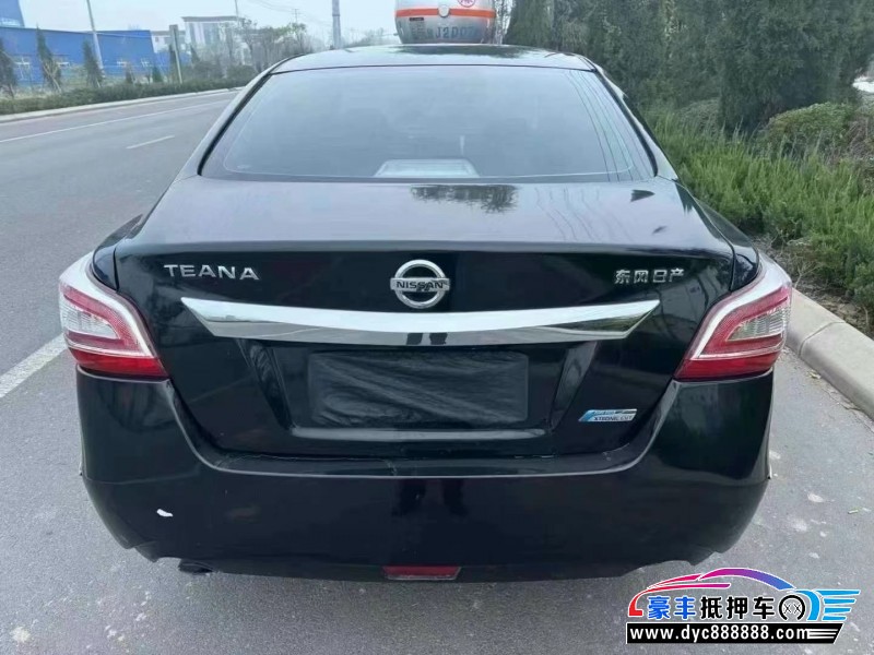 13年日产天籁轿车抵押车出售