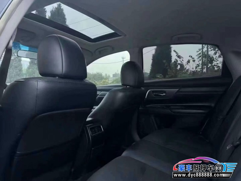 13年日产天籁轿车抵押车出售